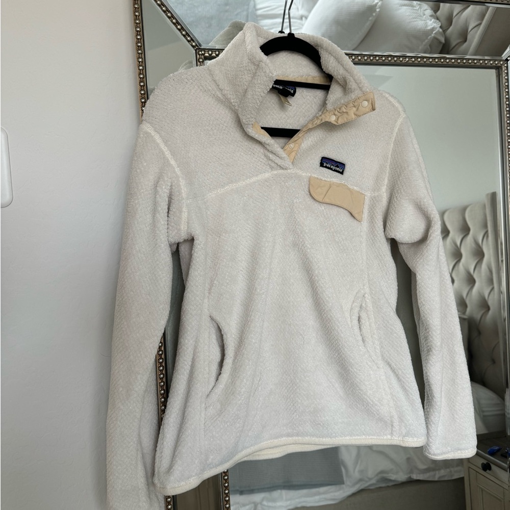 Women’s White Patagonia Fleece Pullover